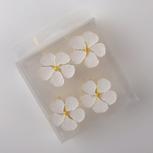 Set van 4 wit met gouden bloemenservetringen voor een chique tafelsetting.