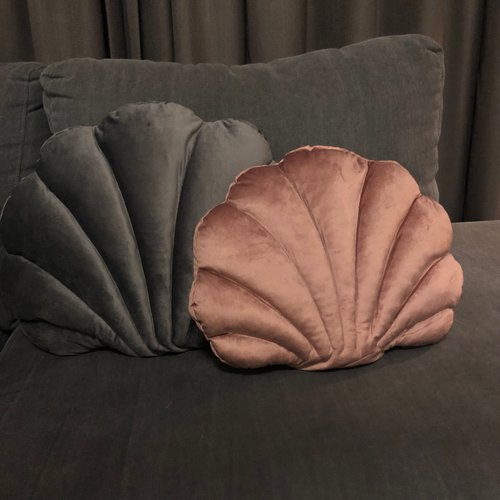 Oudroze sierkussen in schelpvorm, vintage stijl, 28x38 cm, perfect voor bank, stoel of fauteuil.