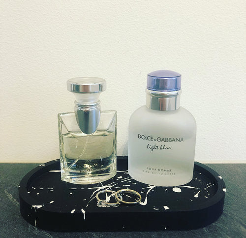 Oval Tray New York van Studio Sixty Four in zwart-witte marmerlook, ideaal voor opbergen van sieraden en sleutels.