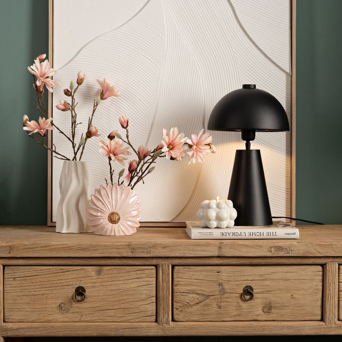 Roze keramieken Gerbera bloemvaas met decoratieve bloemvorm.