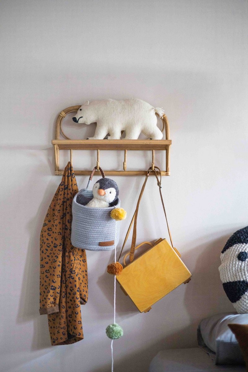 Kidsdepot Wandrek Fenne in rotan, ideaal voor decoratie en opbergen in de kinderkamer of babykamer.