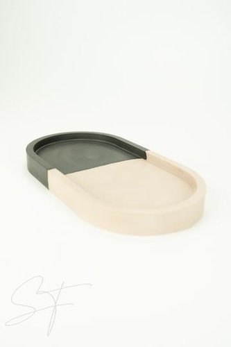 Oval Tray Warschau van Studio Sixty Four in donkergrijs en beige.