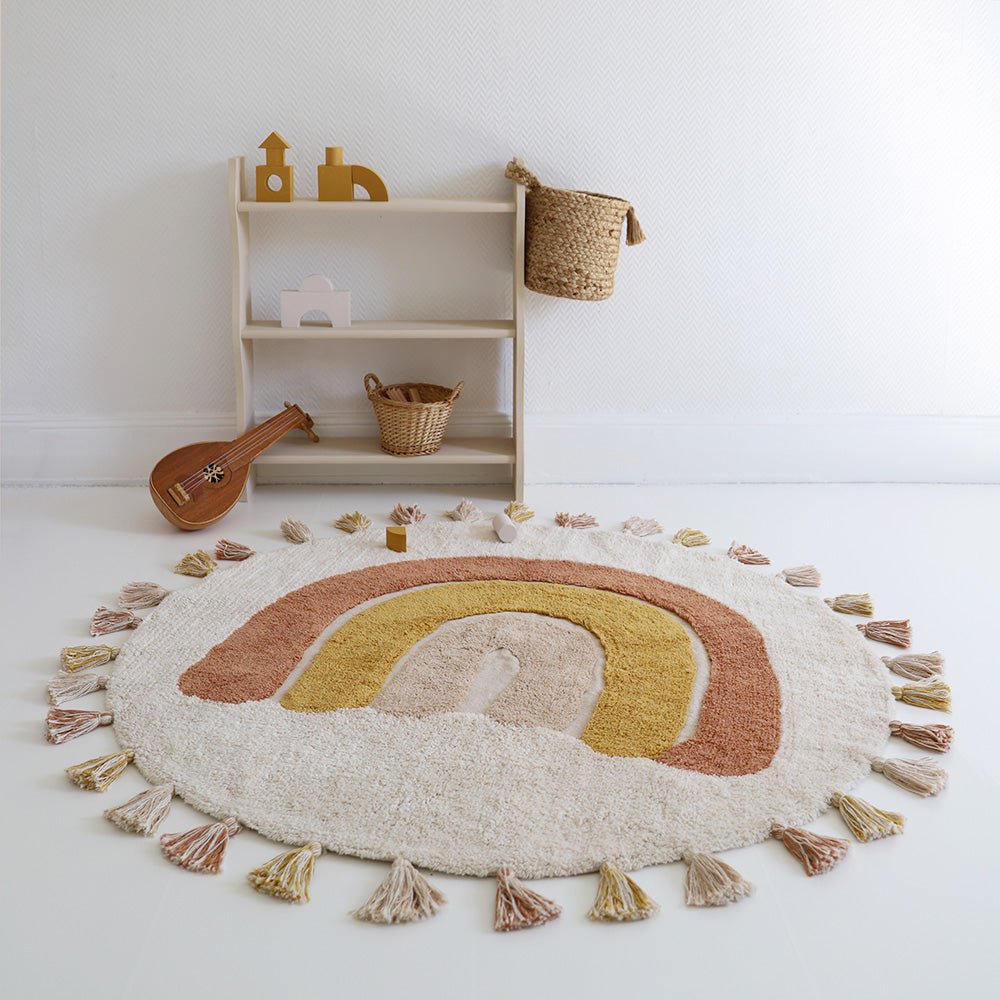 Rond vloerkleed met regenboog in beige, geel en bruin – ideaal voor kinderkamer of babykamer