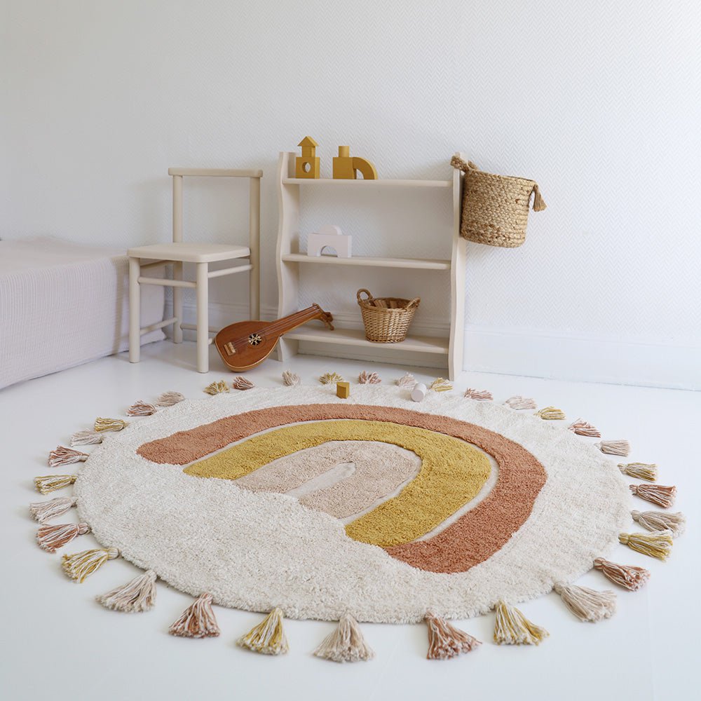 Rond vloerkleed met regenboog in beige, geel en bruin – ideaal voor kinderkamer of babykamer