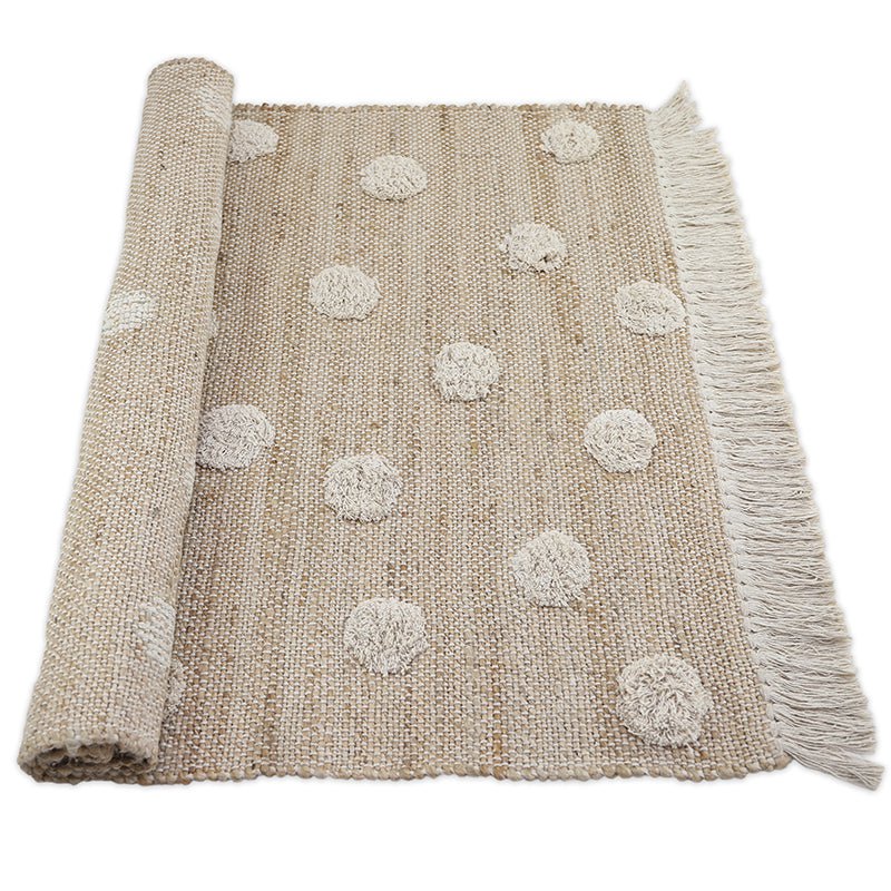 Gevlochten vloerkleed van jute met katoenen stippen en franjes – ideaal voor kinderkamer of babykamer