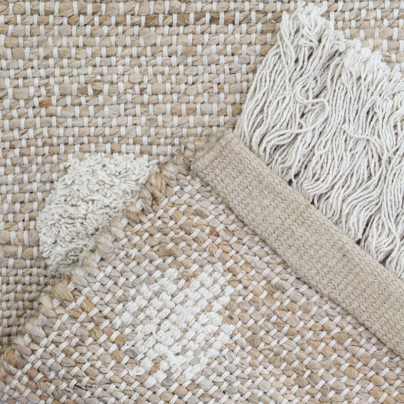 Gevlochten vloerkleed van jute met katoenen stippen en franjes – ideaal voor kinderkamer of babykamer