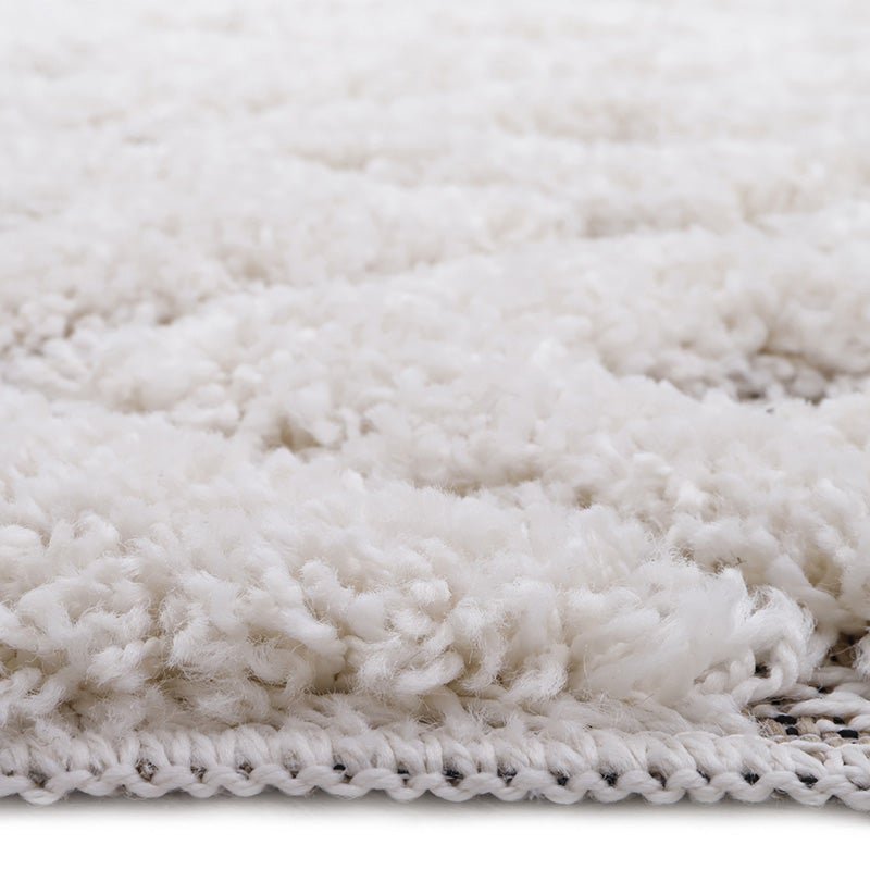 Hoogpolig Homy Bohemian vloerkleed in witte en beige tinten, perfect voor kinderkamers, slaapkamers en bohemian interieurs.