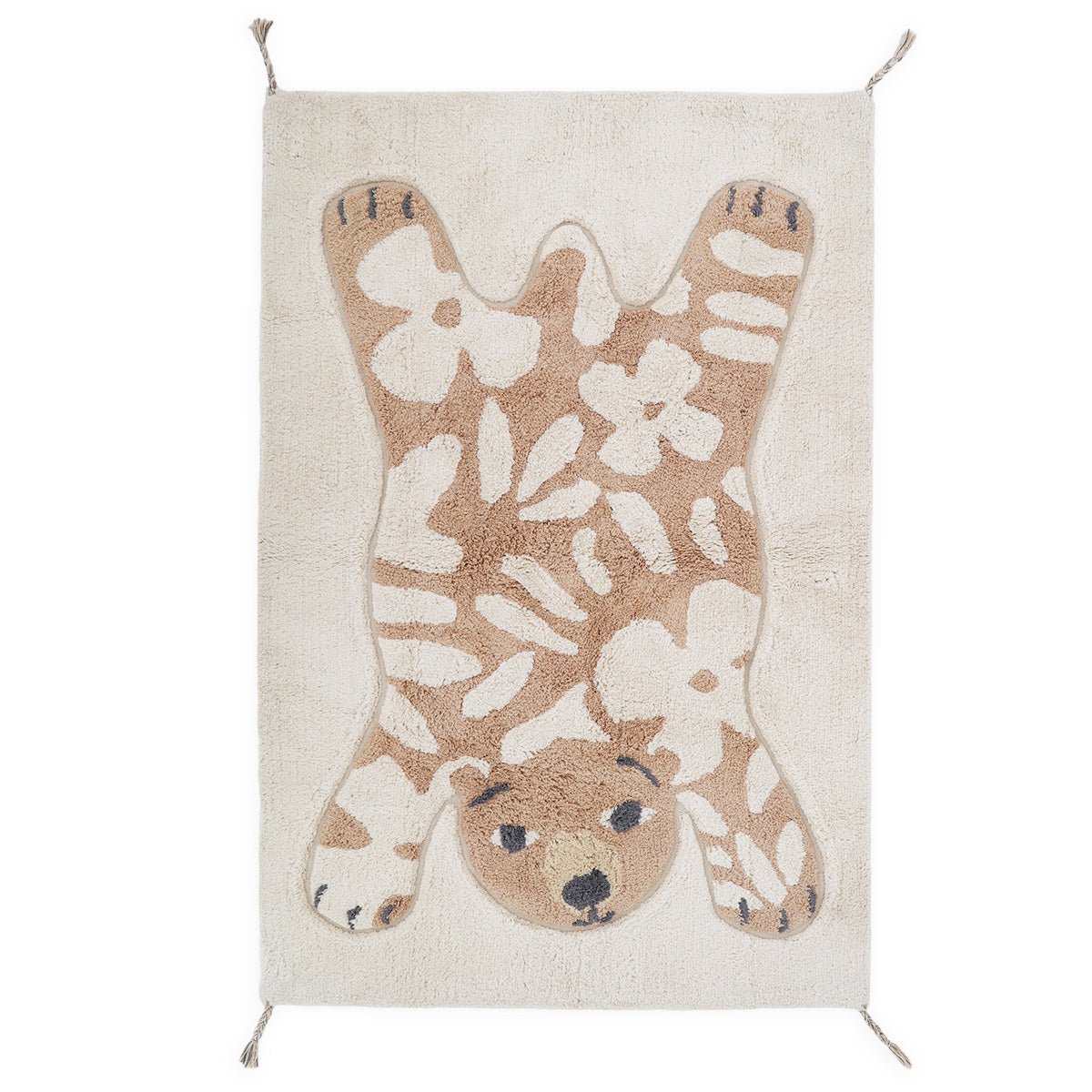 Vloerkleed Flowerbear van Nattiot – vierkant katoenen vloerkleed met schattige beer en bloemenpatroon in beige en bruine tinten, perfect voor de kinderkamer.