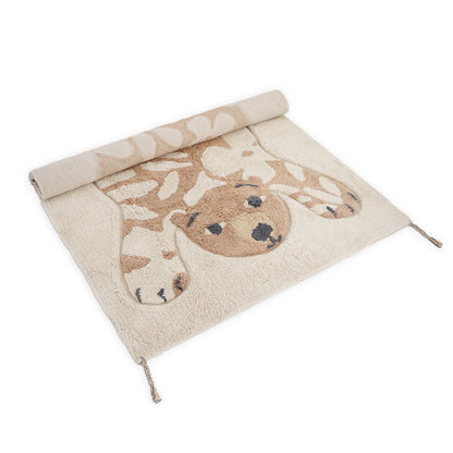 Vloerkleed Flowerbear van Nattiot – vierkant katoenen vloerkleed met schattige beer en bloemenpatroon in beige en bruine tinten, perfect voor de kinderkamer.