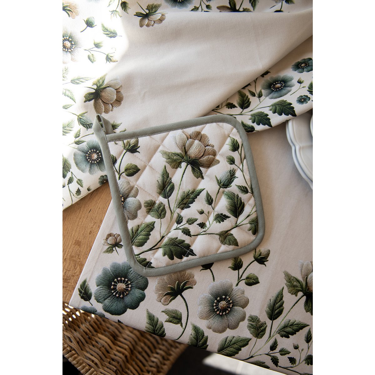 Pannenlap Gently Blooming van Clayre & Eef in wit met bloemen en bladeren