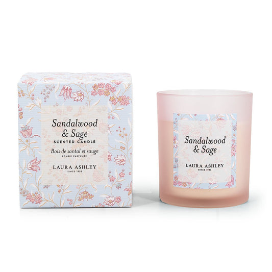 Laura Ashley geurkaars Sandalwood & Sage – roze luxe sfeerkaars met warme en frisse geur.