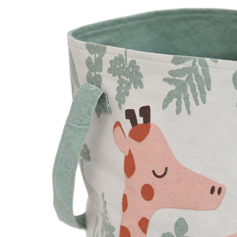 Katoenen opbergmand giraffe van Nattiot in oranje met bruine stippen en groene accenten, ideaal voor speelgoed, kleding of was in de kinderkamer of babykamer.