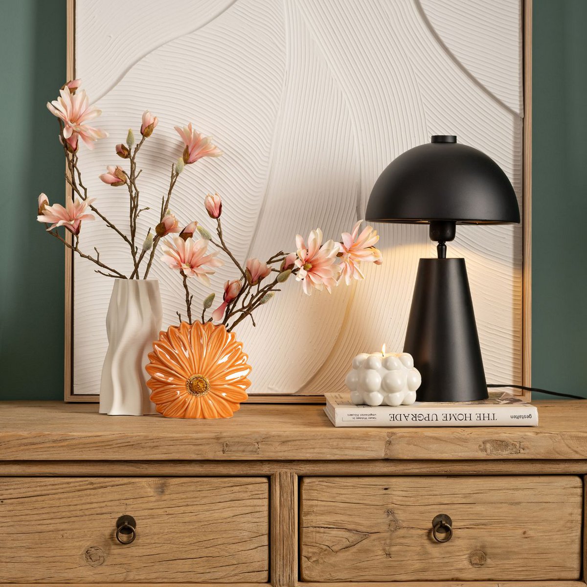 Oranje keramieken vaas in de vorm van een Gerbera bloem, decoratief woonaccessoire.