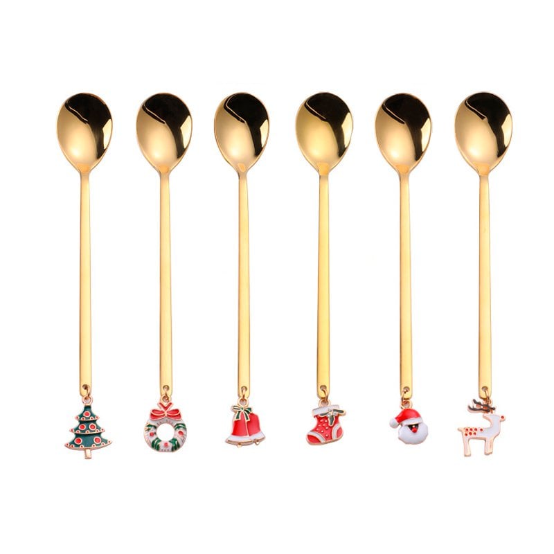 Aulicia gouden kerstlepels set van 6 met decoratieve hangers. Perfect voor een chique kerstdiner, feestdagen of gezellig dessertmoment.