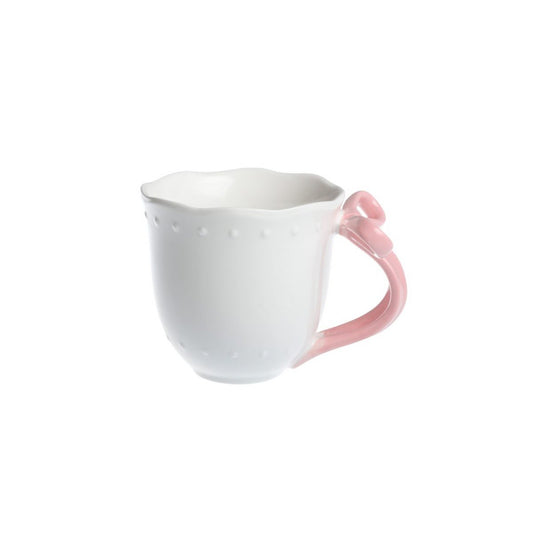 Vooraanzicht van de witte porseleinen mok Ribbon Grace met roze lintdecoratie.