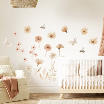 Muurstickers bloemenweide met bloemen, vlinders en bijen in beige en roze voor de kinderkamer