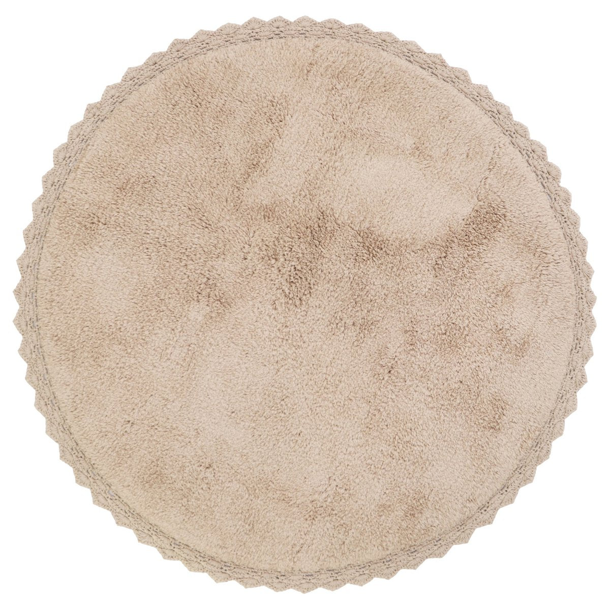 Totaaloverzicht van het ronde katoenen vloerkleed Perla in de kleur nude roze met gehaakte rand op een witte achtergrond.