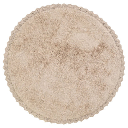 Totaaloverzicht van het ronde katoenen vloerkleed Perla in de kleur nude roze met gehaakte rand op een witte achtergrond.
