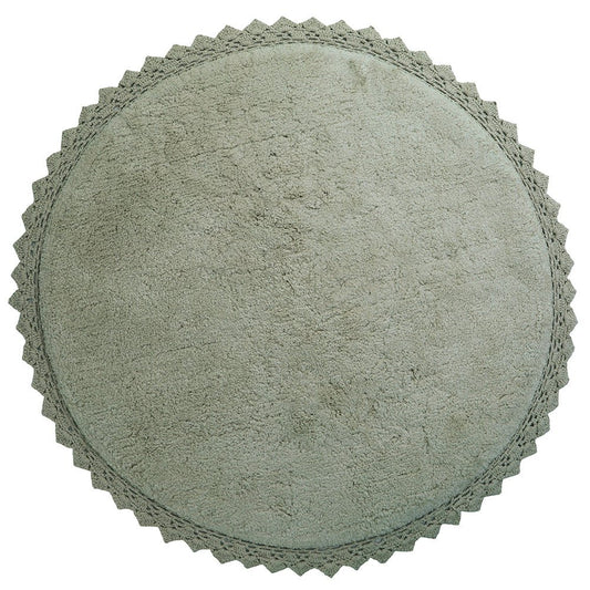 Totaaloverzicht van het ronde olijfgroene katoenen vloerkleed Perla met gehaakte rand op een witte achtergrond.