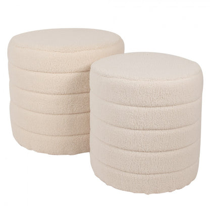 Set van 2 ronde beige teddy poefs, multifunctioneel als voetenbankje, bijzettafel of extra zitplek. Perfect voor moderne woonkamer, slaapkamer of decoratie.