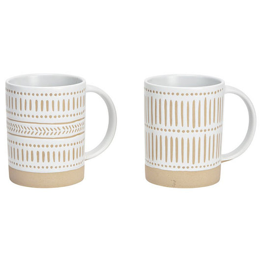 Set van 2 koffiemokken in esthetische Ibiza-stijl, gemaakt van duurzaam keramiek, in wit-beige zandkleur met geometrisch patroon, perfect voor koffie en thee.