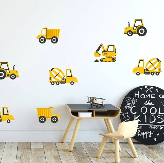 Set van 12 muurstickers met bouwvoertuigen, waaronder graafmachines, tractoren, kiepwagens en betonmixers, voor een stoere kinderkamer.