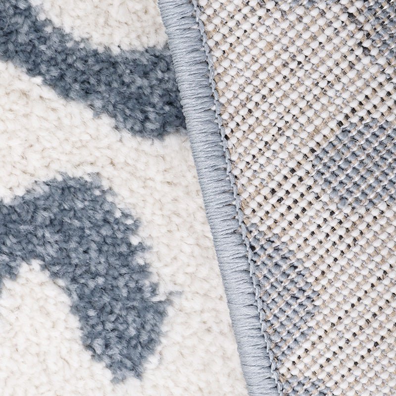 Vloerkleed Bao Zilverblauw van Nattiot – dierenkleed met zilverblauw panterpatroon, perfect voor de kinderkamer of babykamer.