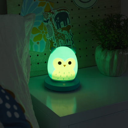 Squishmallows nachtlampje Winston the Owl in blauw-witte siliconen.