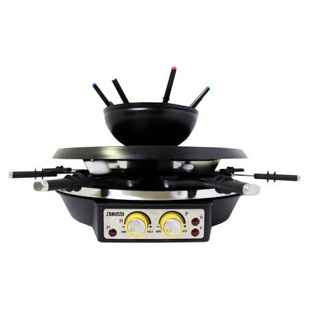 Vooraanzicht van de Zanussi 4-in-1 set met de roestvrijstalen fonduepan bovenop de grillplaat.